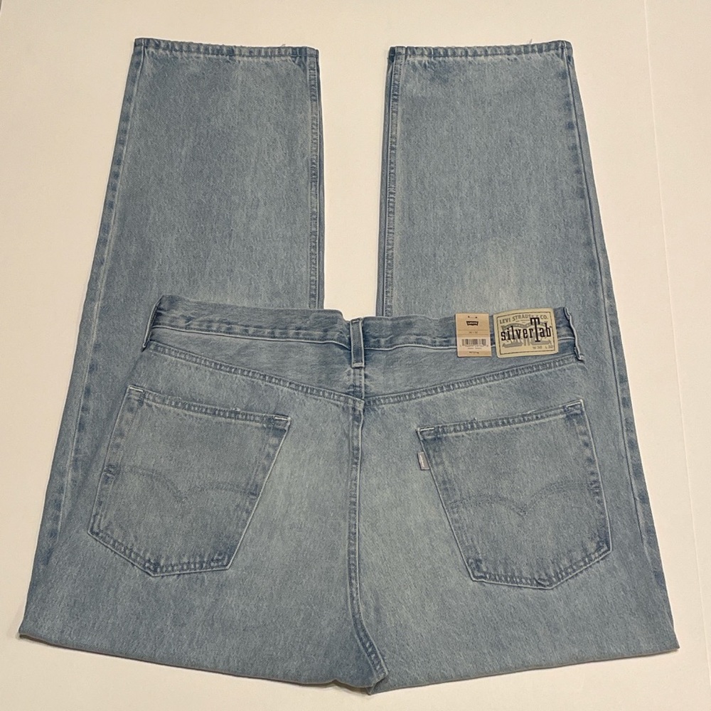 LEVI’S SILVERTAB LOOSE FIT JEANS (38X32)